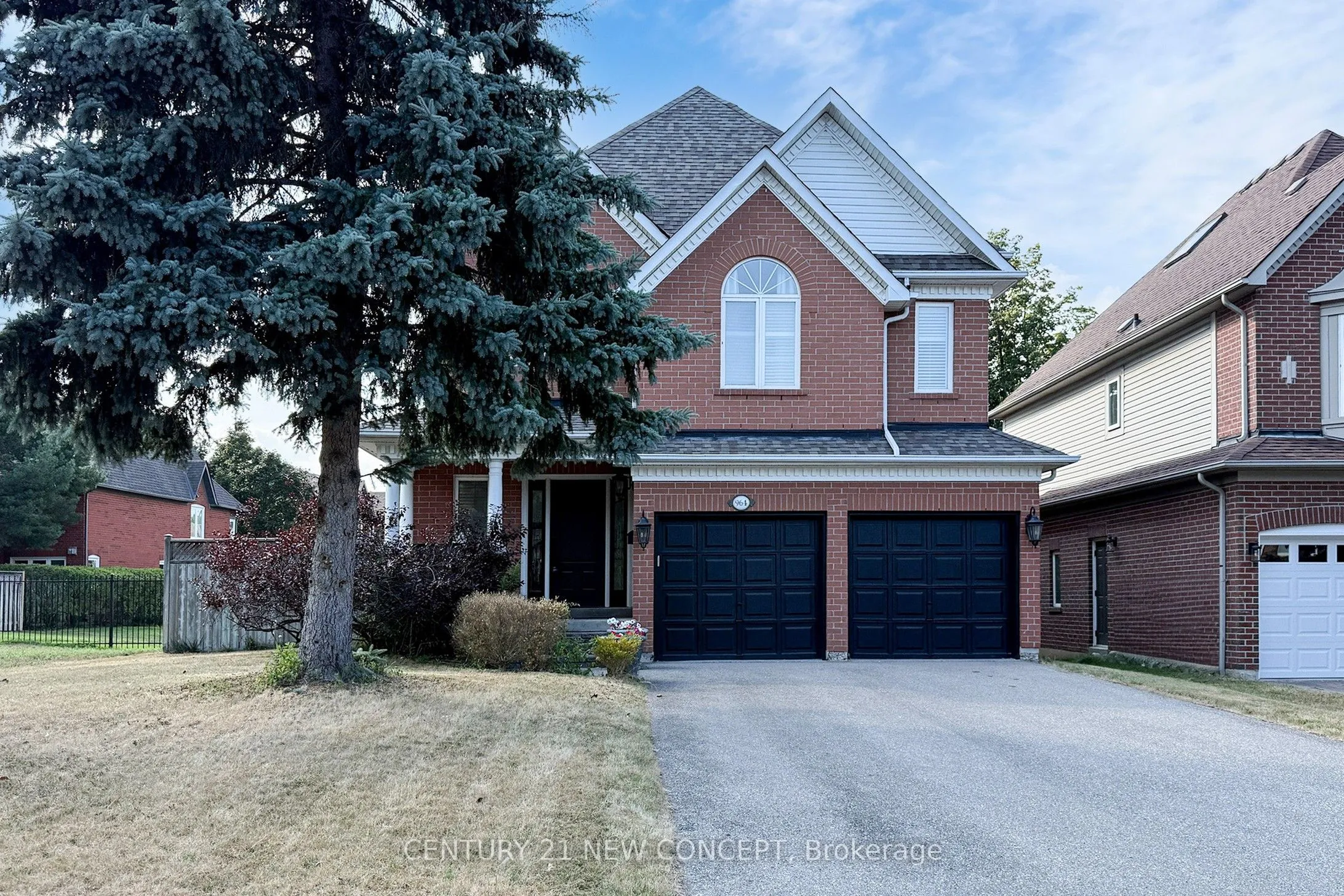 964 Queen Street, ON L5H 4J7