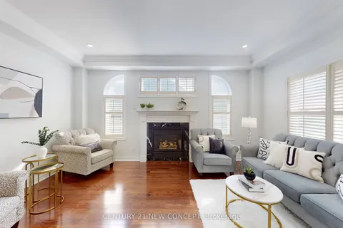 964 Queen Street, ON L5H 4J7