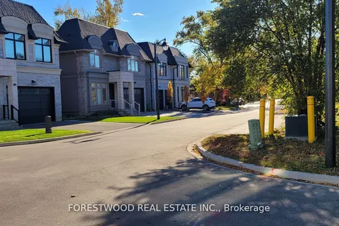 197 Mateo Place, ON L5A 2K4