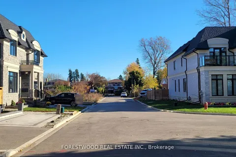 197 Mateo Place, ON L5A 2K4