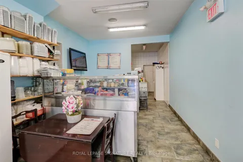 3142 Dundas Street, ON M6P 2A1