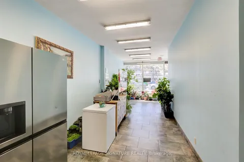 3142 Dundas Street, ON M6P 2A1