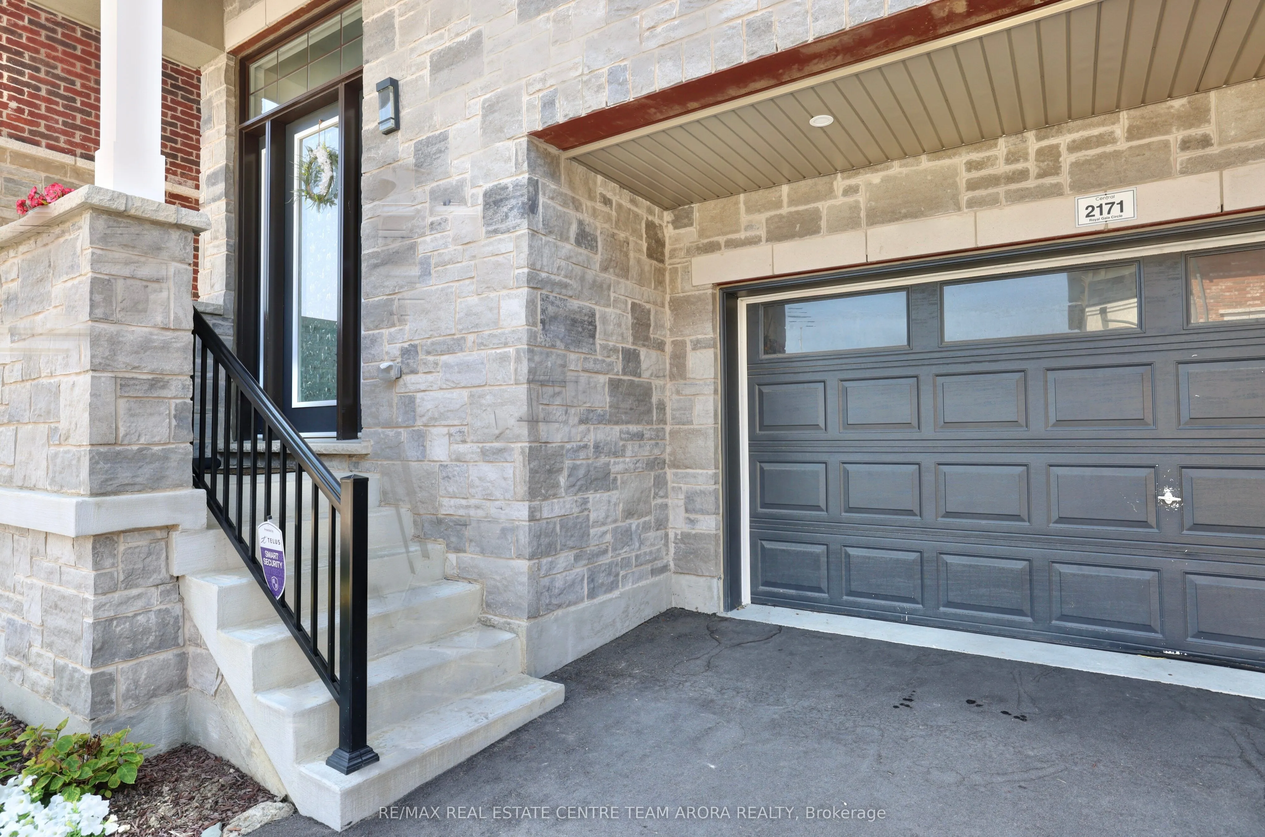 2171 Royal Gala Circle, ON L4Y 1H2