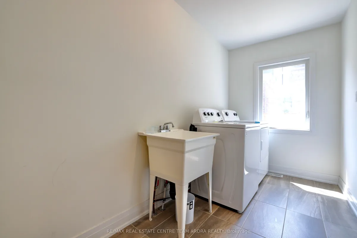 2171 Royal Gala Circle, ON L4Y 1H2