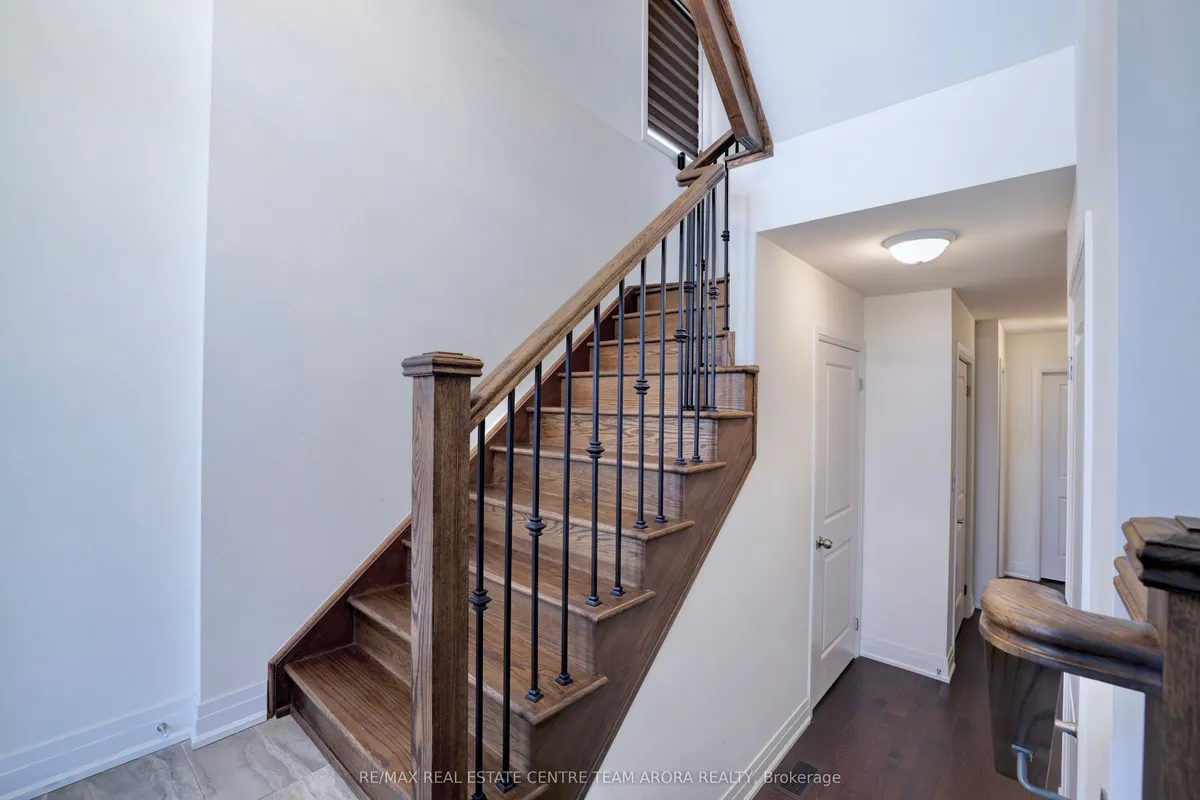 2171 Royal Gala Circle, ON L4Y 1H2