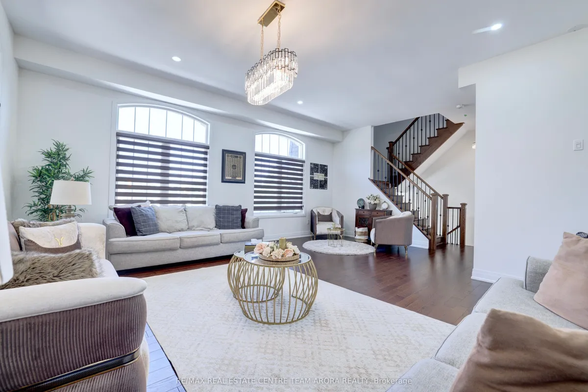 2171 Royal Gala Circle, ON L4Y 1H2