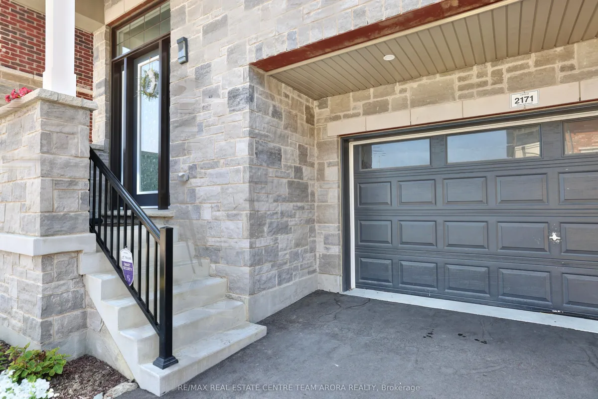 2171 Royal Gala Circle, ON L4Y 1H2