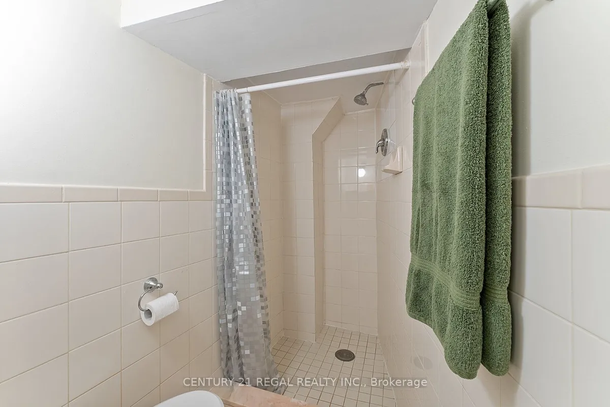 32 Chamberlain Avenue, ON M6E 4J8