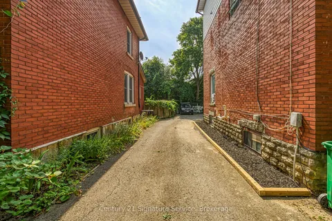 17 Fleming Avenue, ON L6Y 1J9