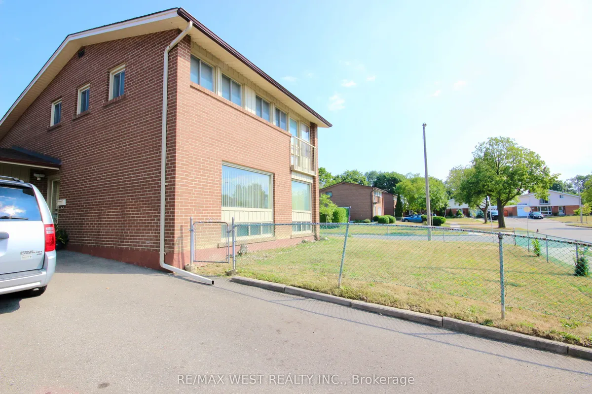 84 Orpington Crescent, ON M9V 3E7