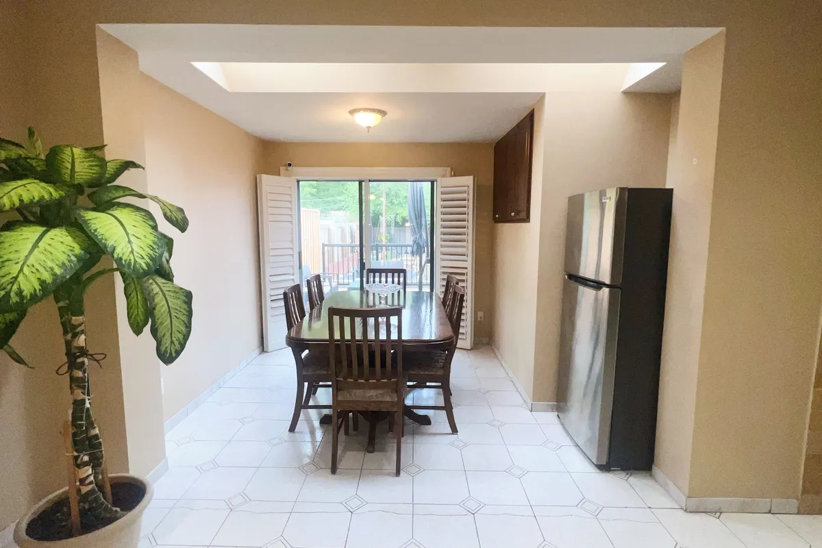 195 Rosethorn Avenue, ON M6N 3L3