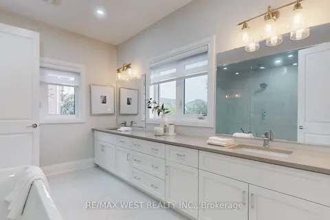 5199 Symphony Court, ON L5M 2M9