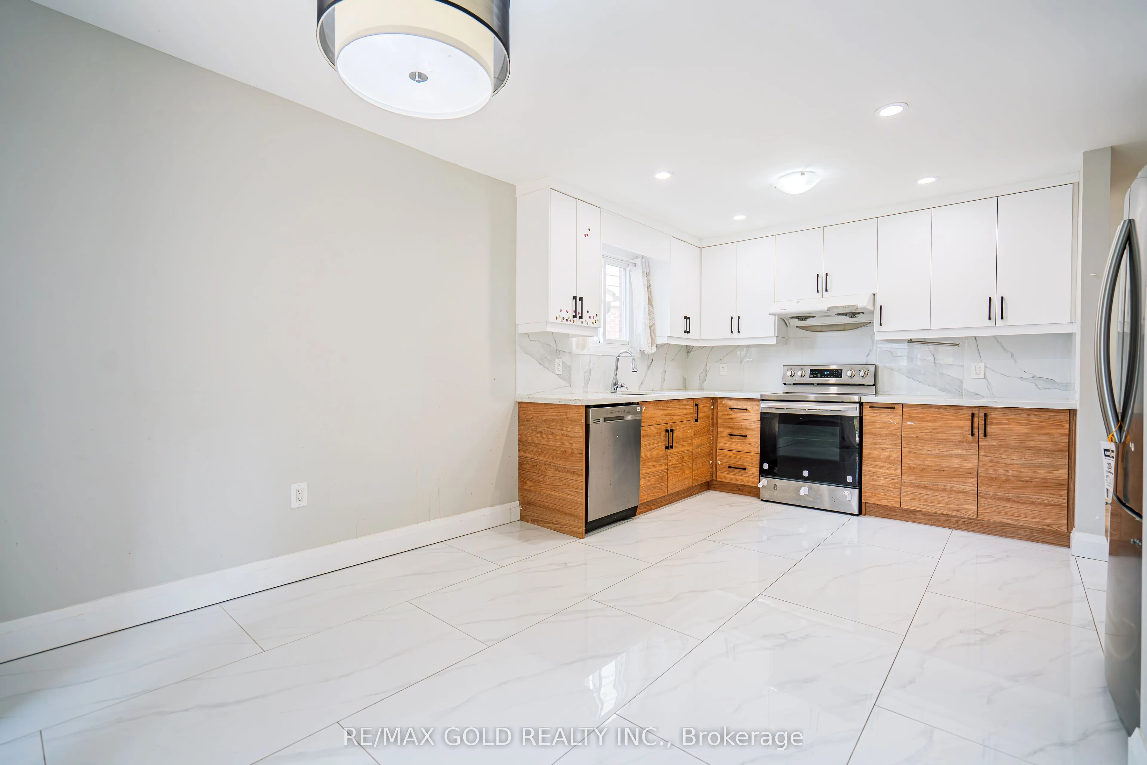 4032 Teakwood Drive, ON L5C 3T5