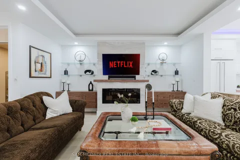 11A Maple Avenue, ON L5H 2R9