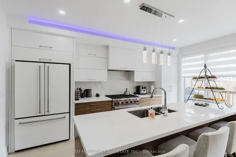 11A Maple Avenue, ON L5H 2R9