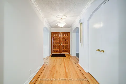 1528 Knareswood Drive, ON L5H 2M1