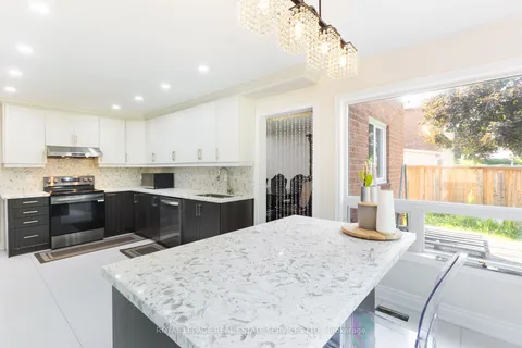 18 Tremont Court, ON L6Z 4C8