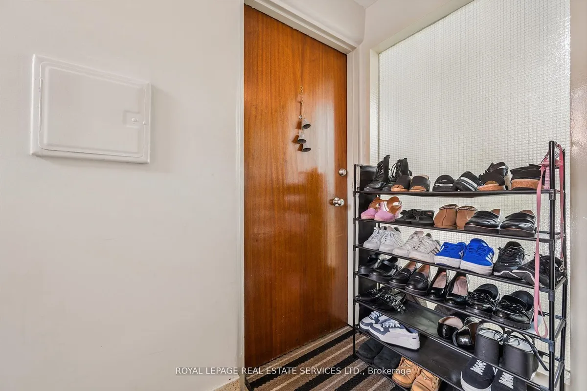 19 Dover Drive, ON M8W 1V7