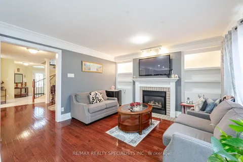 6 Chadwick Street, ON L6Y 4Y6