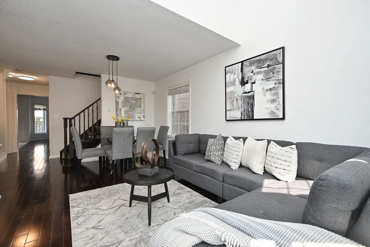 2382 Falkland Crescent, ON L6M 4Y1