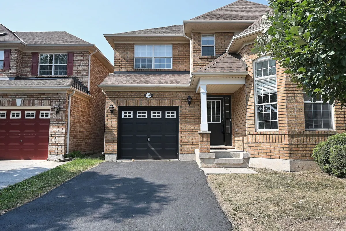 2382 Falkland Crescent, ON L6M 4Y1