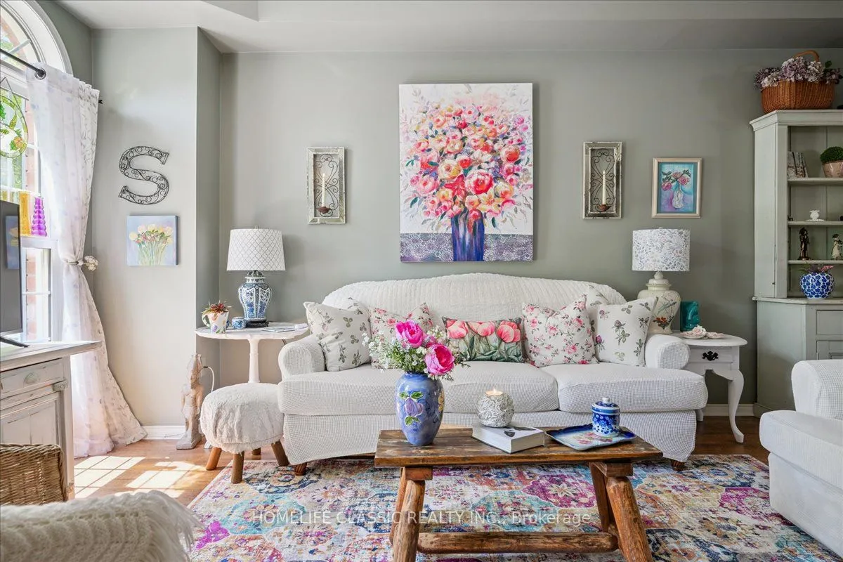 153 Glenashton Drive, ON L6H 6N2