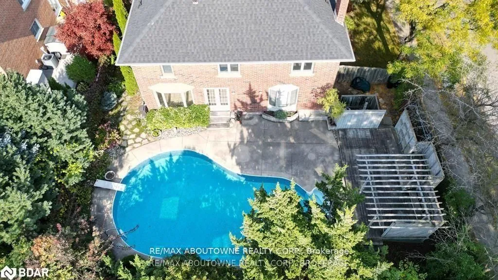 398 Barclay Crescent, ON L6J 6H9