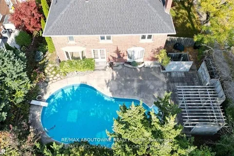 398 Barclay Crescent, ON L6J 6H9