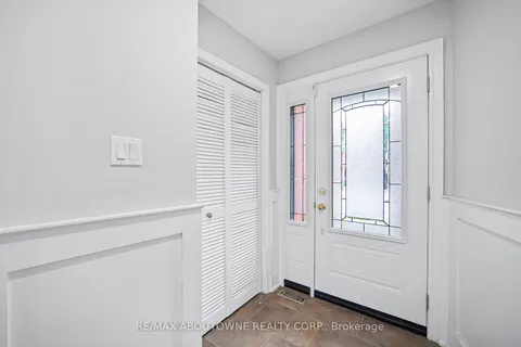 1228 Cornerbrook Place, ON L5C 3J4