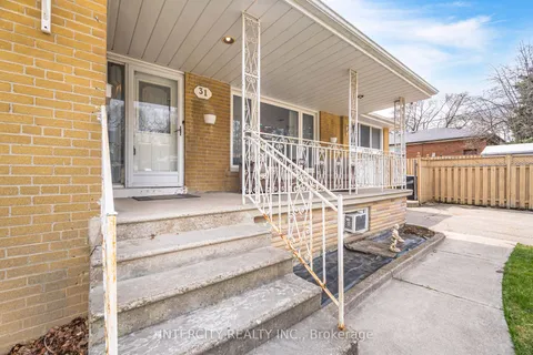 31 Munhall Road, ON M6P 1R2