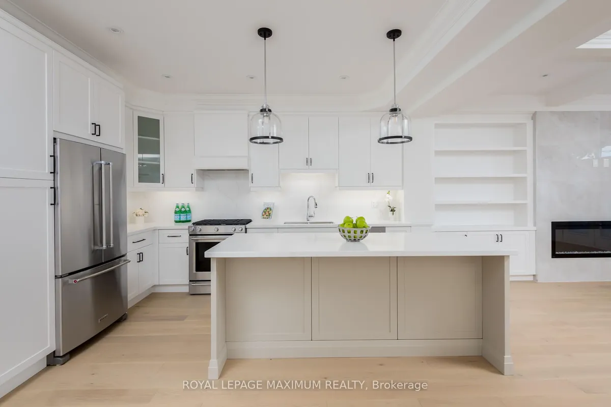 39 B Gort Avenue, ON M8W 3Y7