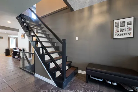 18 Cotswold Court, ON L7G 5E5