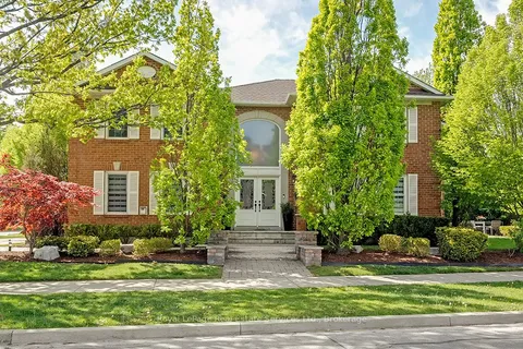 2101 Grosvenor Street, ON L6H 4N1