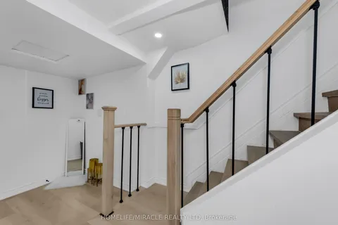 195 Randi Road, ON L5A 1V6