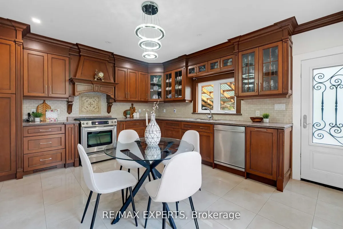 19 Kenora Crescent, ON M6M 1C5