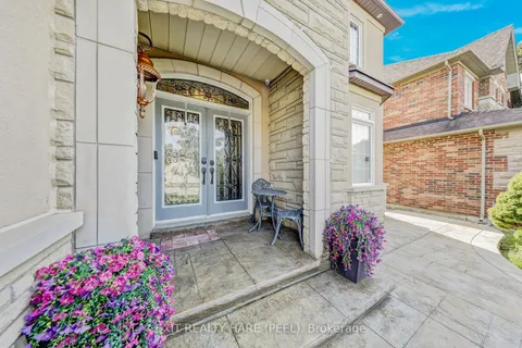 23 Fontainebleu Road, ON L6P 1Z1