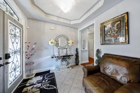 23 Fontainebleu Road, ON L6P 1Z1