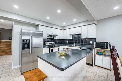 22 Domenico Crescent, ON L6P 1H5