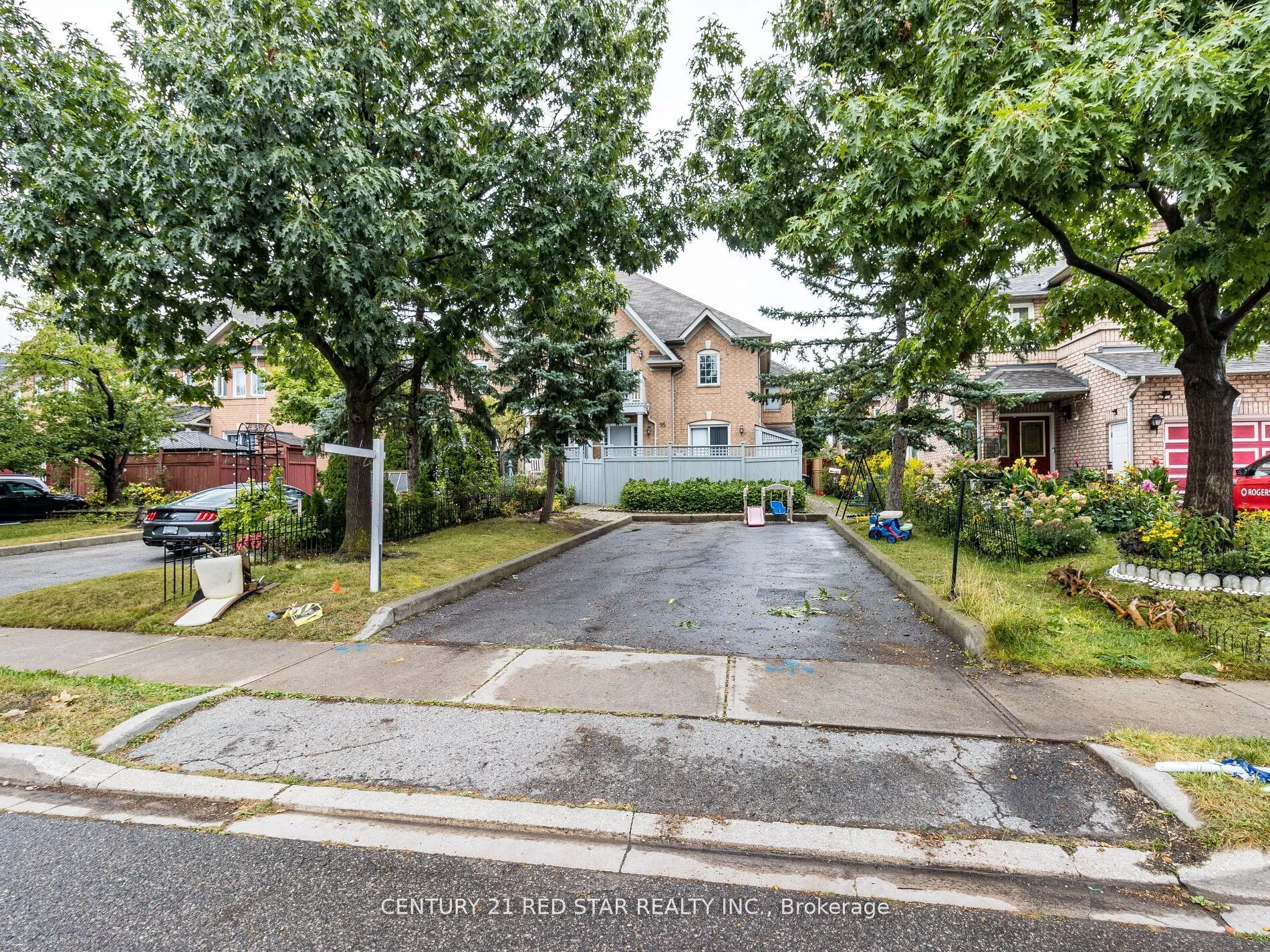 95 Yellow Brick Road, ON L6V 4K7