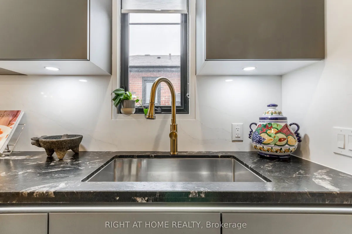 118 Martin Grove Road, ON M9B 4K5