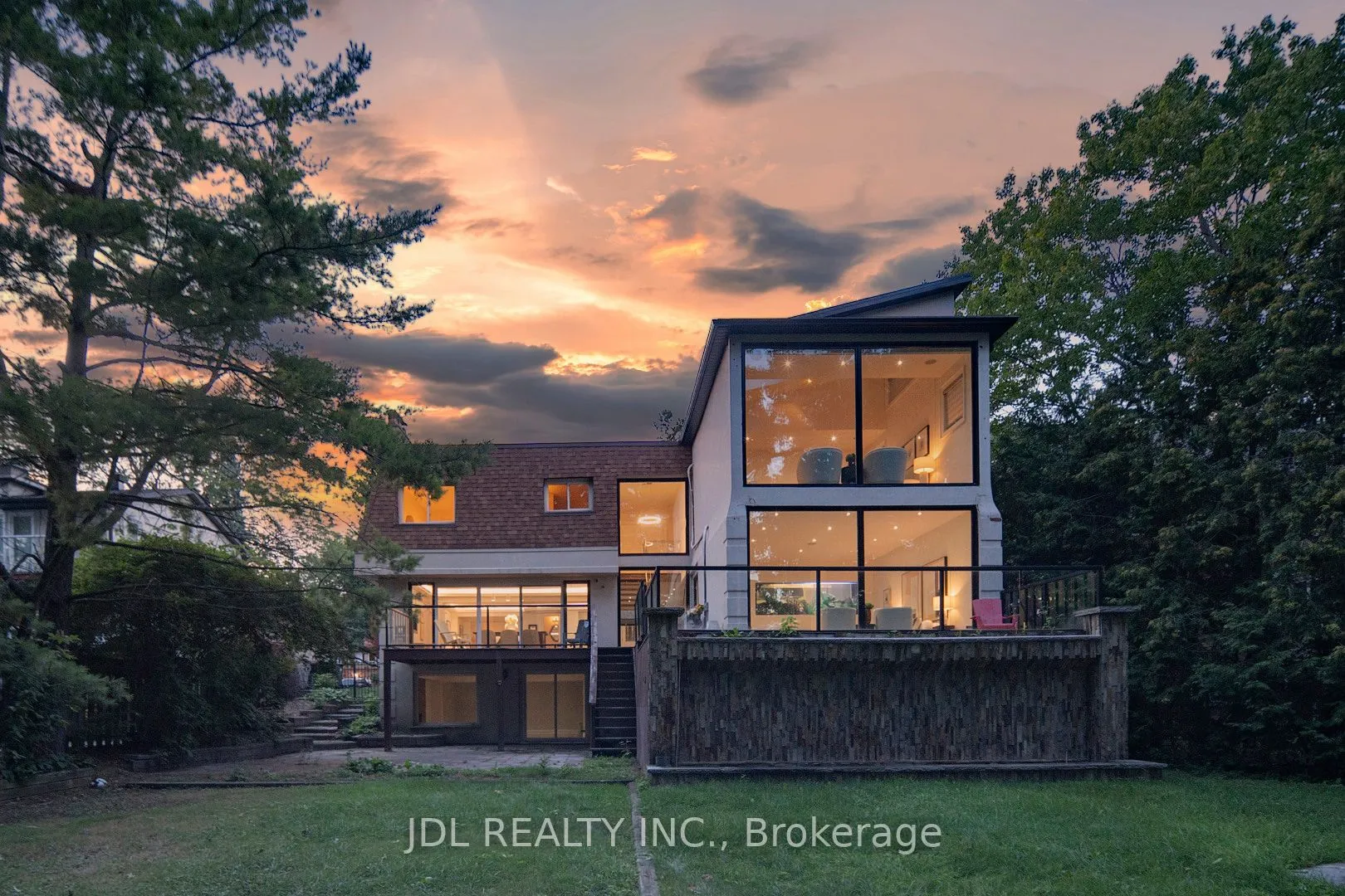 2431 Jarvis Street, ON L5C 2P7