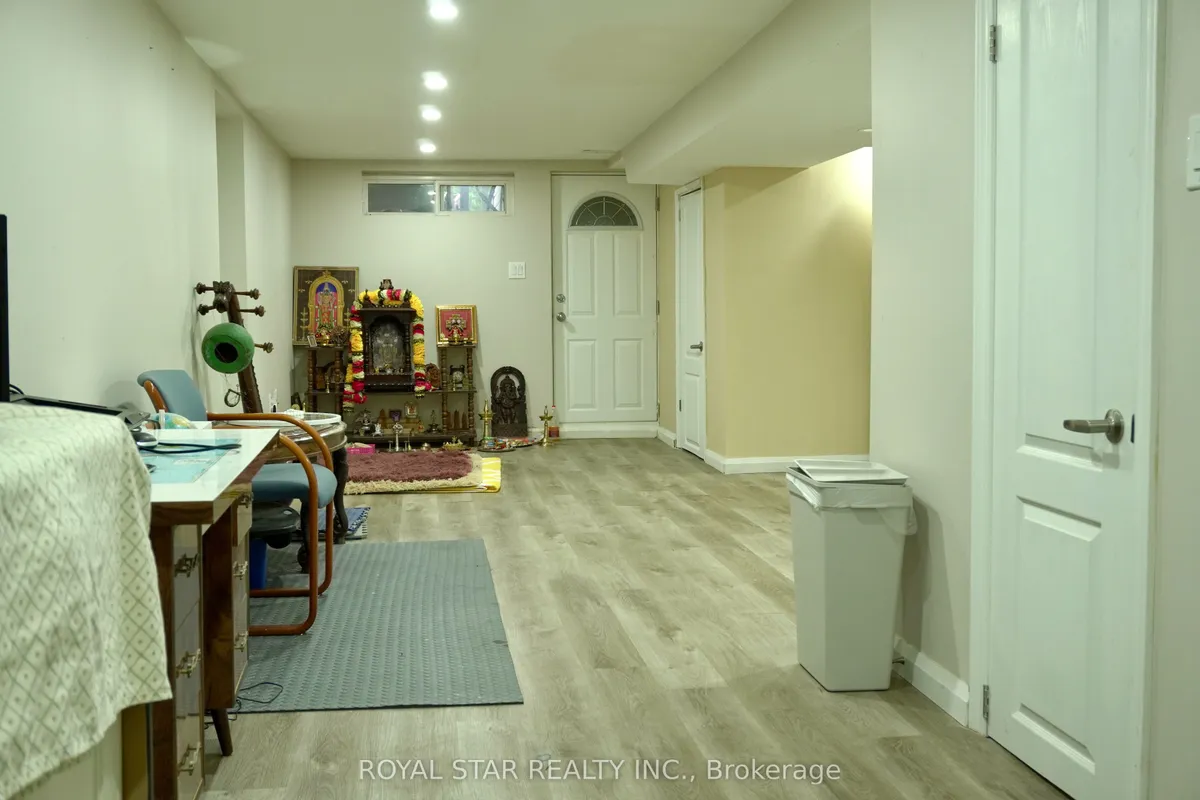 27 Matlock Avenue, ON L5N 2P7