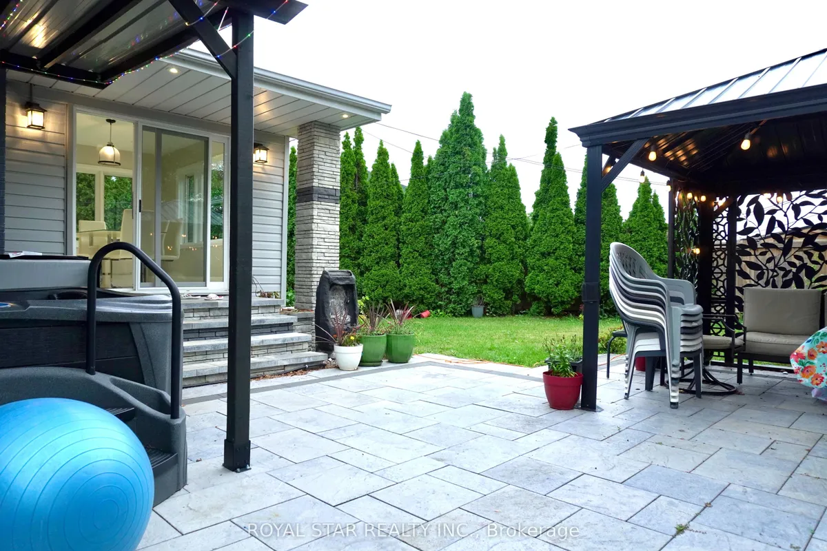 27 Matlock Avenue, ON L5N 2P7