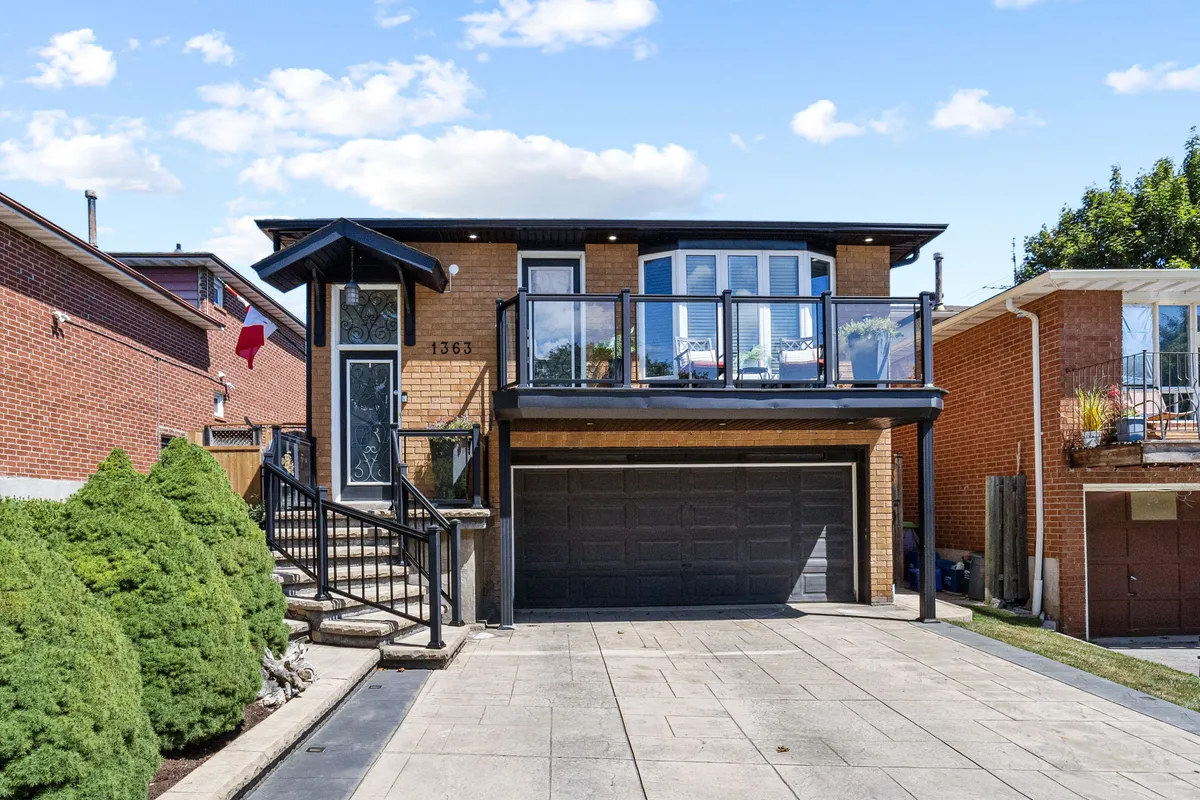 1363 Harmsworth Square, ON L6H 3E7