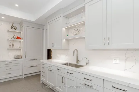 1217 Ironbridge Road, ON L6M 5M5