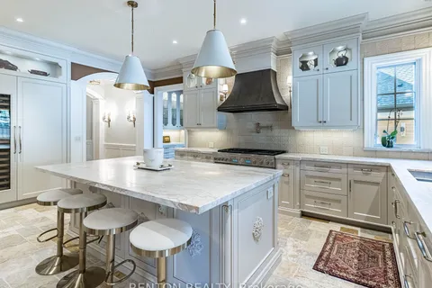 1491 Watersedge Road, ON L5J 1A5