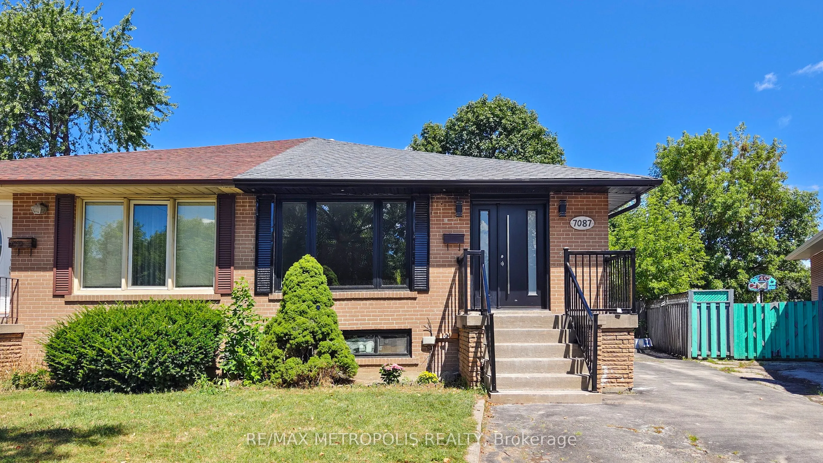 7087 Landen Court, ON L4T 2H9