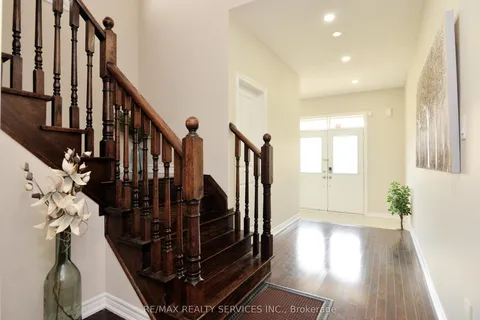 24 Bachelor Street, ON L7A 5A9