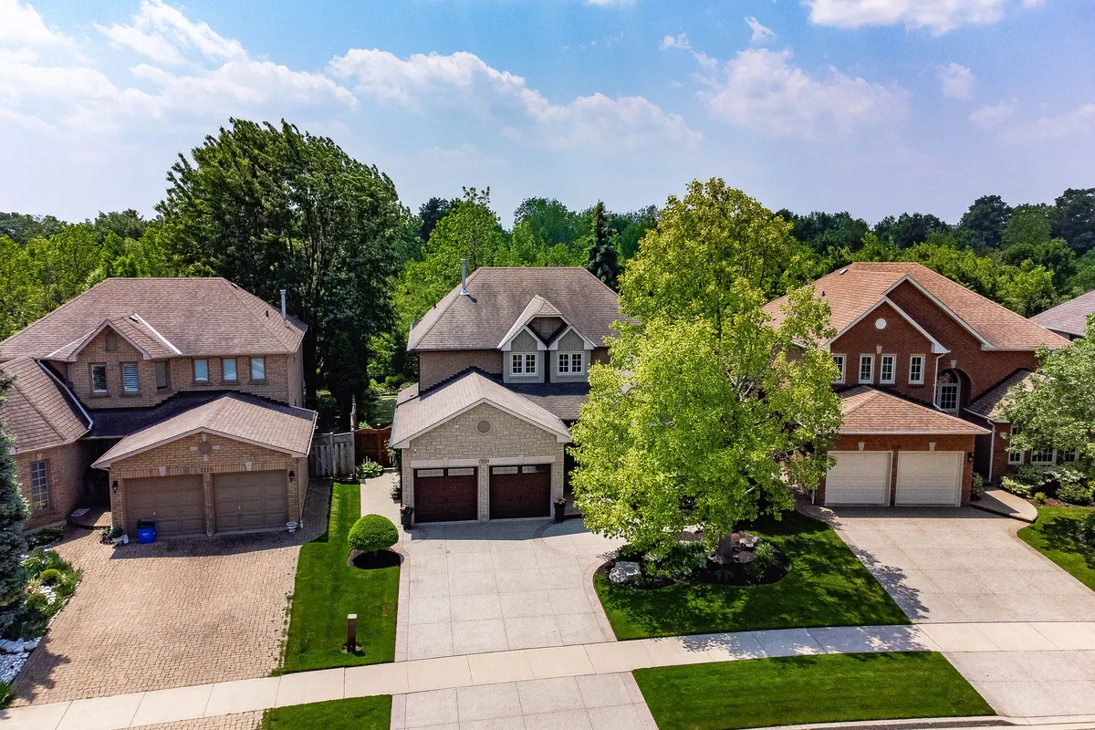 2224 Brays Lane, ON L6M 3J6