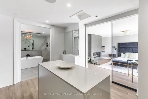 12 Julian Drive, ON L6P 0L2